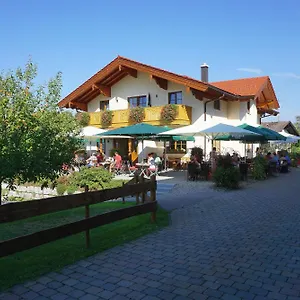 Vakantieboerderij Cafe Wastelbauerhof - Urlaub Auf Dem Bauernhof, Bernau am Chiemsee
